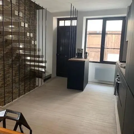 Spacious Townhouse Two Bedrooms Near By The Lifts Ferienhaus *