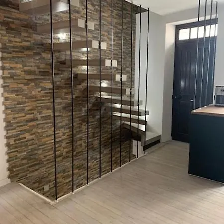 Spacious Townhouse Two Bedrooms Near By The Lifts Ferienhaus *