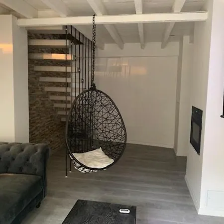 Spacious Townhouse Two Bedrooms Near By The Lifts